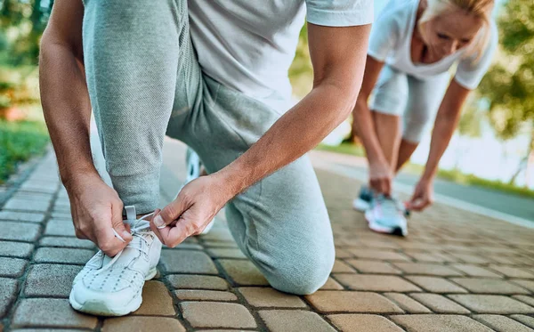 Senior Paar Doet Sport Buitenshuis Uitvoeren Park Ochtend — Stockfoto