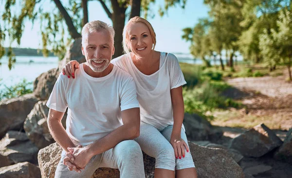 Couple Sénior Passe Temps Ensemble Dehors Barbu Bel Homme Belle — Photo