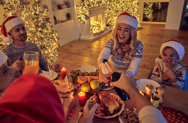 God Jul Och Gott Nytt Festlig Familjemiddag Firar Vintersemester Tillsammans — Stockfoto