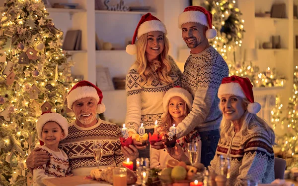 God Jul Och Gott Nytt Festlig Familjemiddag Firar Vintersemester Tillsammans — Stockfoto