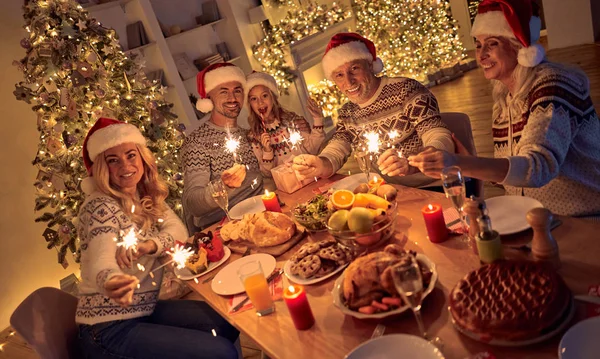 God Jul Och Gott Nytt Festlig Familjemiddag Firar Vintersemester Tillsammans — Stockfoto