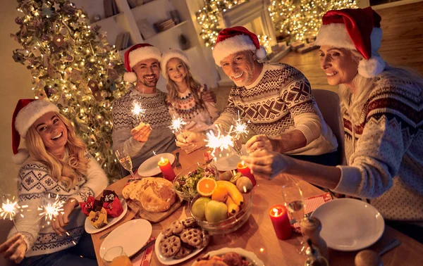 God Jul Och Gott Nytt Festlig Familjemiddag Firar Vintersemester Tillsammans — Stockfoto