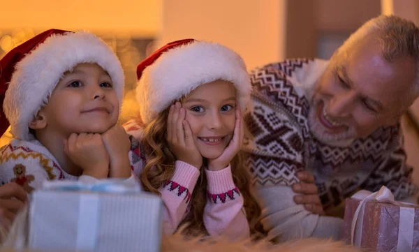God Jul Och Gott Nytt Lycklig Familj Fira Vintersemester Hemma — Stockfoto