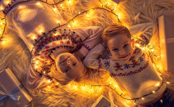 Buon Natale Felice Anno Nuovo Bambini Attesa Vacanze Invernali Casa — Foto Stock