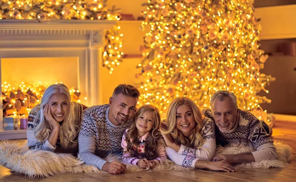 God Jul Och Gott Nytt Lycklig Familj Fira Vintersemester Hemma — Stockfoto