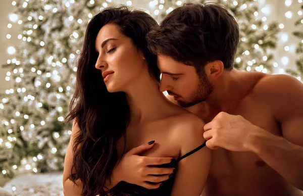 Frohe Weihnachten Und Ein Gutes Neues Jahr Sexy Leidenschaftliches Paar — Stockfoto