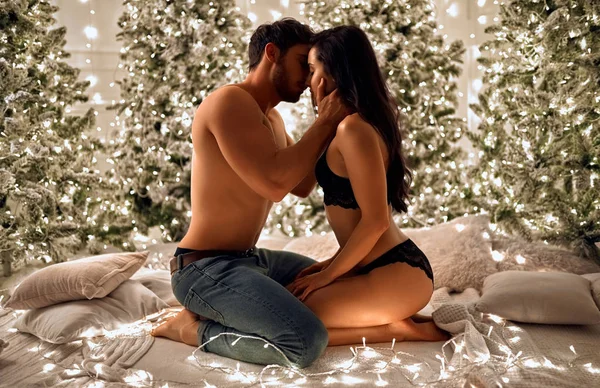 Joyeux Noël Bonne Année Couple Passionné Sexy Célébrant Noël Ensemble — Photo