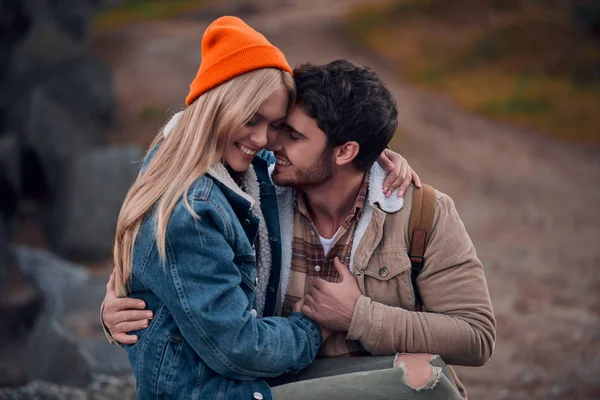 Young Couple Tourists Exploring New Places Attractive Young Woman Handsome — Stock Photo, Image