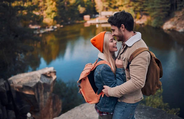 Young Couple Tourists Exploring New Places Attractive Young Woman Handsome — Stock Photo, Image