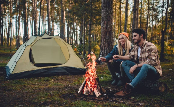 Young Couple Tourists Exploring New Places Attractive Woman Handsome Man — Stock Photo, Image