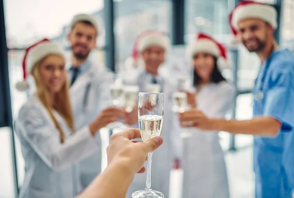 Feliz Navidad Feliz Año Nuevo Grupo Médicos Que Celebran Las — Foto de Stock