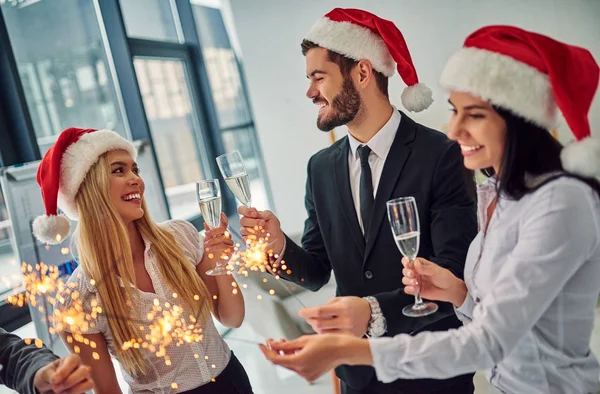 Buon Natale Felice Anno Nuovo Gruppo Impiegati Che Festeggiano Insieme — Foto Stock