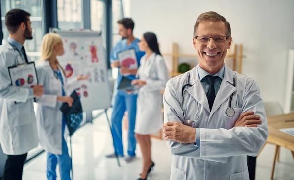 Grupp Läkare Arbetar Tillsammans Klinik Medicinsk Personal Uniform — Stockfoto
