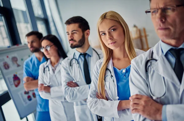 Grupo Médicos Que Trabajan Juntos Clínica Personal Médico Uniforme — Foto de Stock