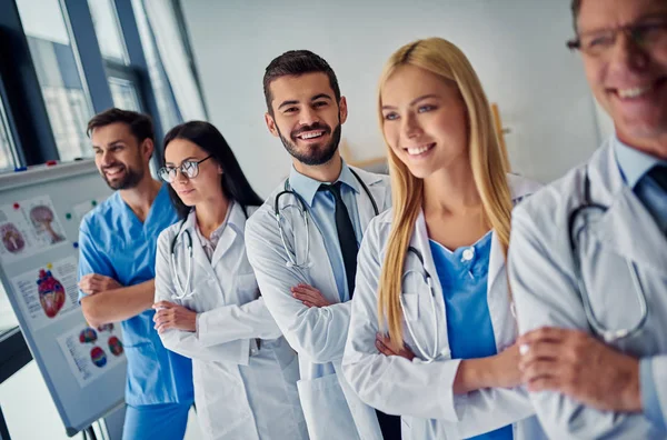 Grupo Médicos Que Trabajan Juntos Clínica Personal Médico Uniforme —  Fotos de Stock