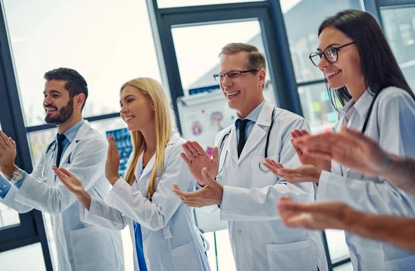 Grupp Läkare Arbetar Tillsammans Klinik Medicinsk Personal Uniform — Stockfoto