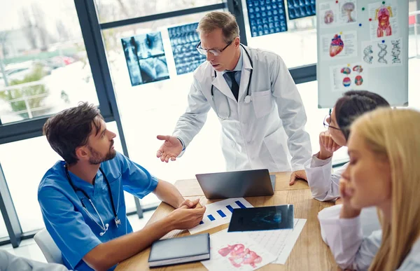 Gruppo Medici Che Lavorano Insieme Clinica Personale Medico Uniforme — Foto Stock