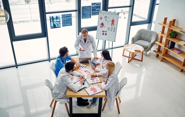 Grupo Médicos Que Trabajan Juntos Clínica Personal Médico Uniforme —  Fotos de Stock