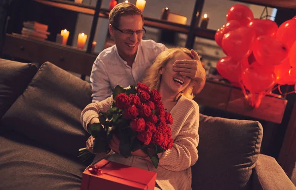 Любов Має Віку Романтична Пара Старший Святкування Дня Святого Валентина — стокове фото