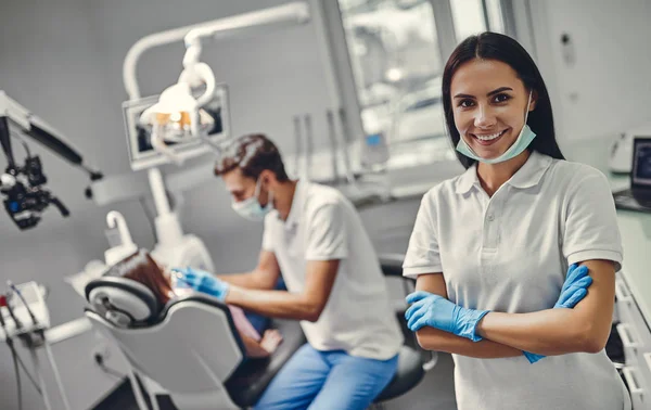 Paciente Clínica Dentária Armário Estomatológico Com Par Dentistas — Fotografia de Stock