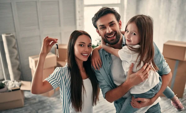 Familia en día de mudanza — Foto de Stock