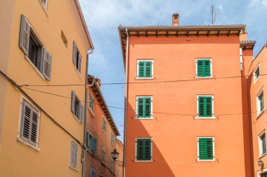Rovinj, Hırvatistan, Avrupa'nın eski bir ev, renkli cephe.
