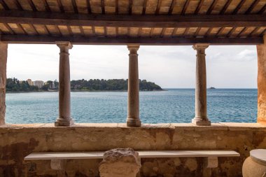 Adriyatik Denizi, önemli turistik mekanlara Istria Hırvatistan, Europe adlı bir Rovinj Antik Bina kasabanın içinden görüntülemek.