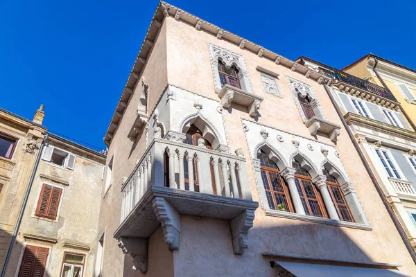 Gebäude Der Piratenstadt Adriatischen Meer Eine Der Wichtigsten Touristenattraktionen Slowenien — Stockfoto