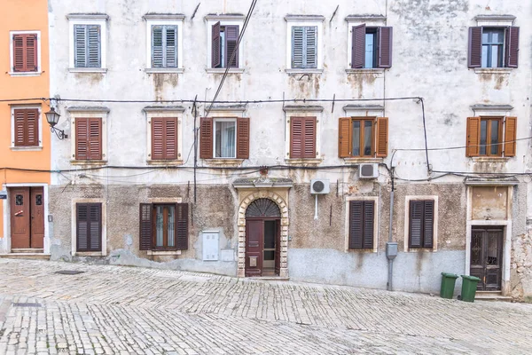 Straße Mit Farbenfroher Fassade Eines Alten Hauses Rovinj Kroatien Europa — Stockfoto