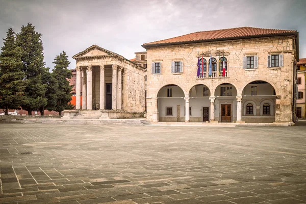 Stadsplein Met Tempel Van Augustus Pula Kroatië Europa — Stockfoto