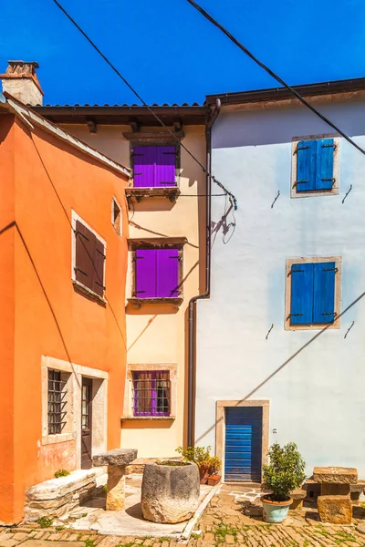 Alte Bunte Häuser Auf Einer Steinernen Straße Dorf Groznjan Istrien — Stockfoto