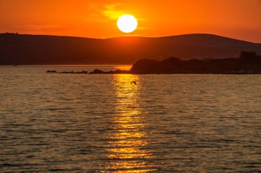 Gün batımı Hırvatistan, Europe Vir Island Adriyatik Denizi üzerinde.