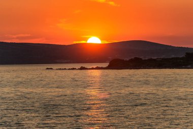 Gün batımı Hırvatistan, Europe Vir Island Adriyatik Denizi üzerinde.