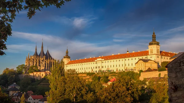 Католическая Церковь Святой Варвары Иезуитский Колледж Чешской Фана Горе Европа — стоковое фото