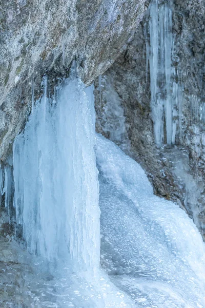 Détail Paysage Hivernal Chute Glace Sur Une Paroi Rocheuse — Photo