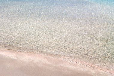 Kristal berraklığında su, Crete island, Yunanistan, Avrupa'nın güneybatısında lagün ile Elafonissi Beach.