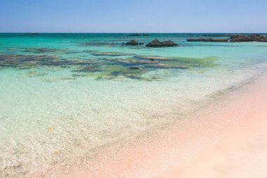 Kristal berraklığında su, Crete island, Yunanistan, Avrupa'nın güneybatısında lagün ile Elafonissi Beach.