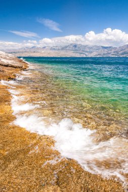 Deniz ve dağ sahil Hırvatistan Brac Adası, Hırvatistan, Avrupa'dan manzaraya.