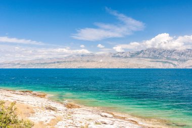 Deniz ve dağ sahil Hırvatistan Brac Adası, Hırvatistan, Avrupa'dan manzaraya.