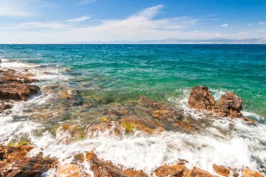 Deniz ve dağ sahil Hırvatistan Brac Adası, Hırvatistan, Avrupa'dan manzaraya.