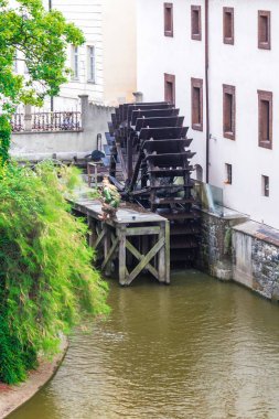 Yakındaki Vltava creek Velkoprevorsky değirmen Certovka adlı.