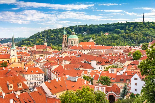 Panorama pohled na náměstí v Praze, Česká republika. — Stock fotografie