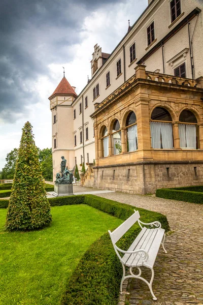 Vista detalhada do castelo de Konopiste, localizado a sudeste de Praga . — Fotografia de Stock