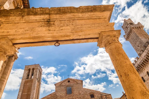 Piazza Grande, een groot plein in Montepulciano. — Stockfoto