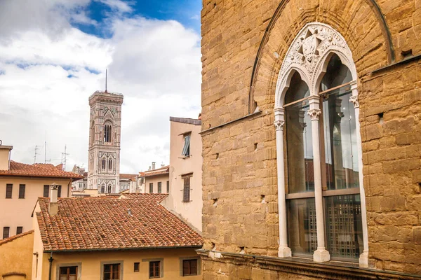 Uitzicht op giotto's Campanile in de stad Florence, Italië. — Stockfoto