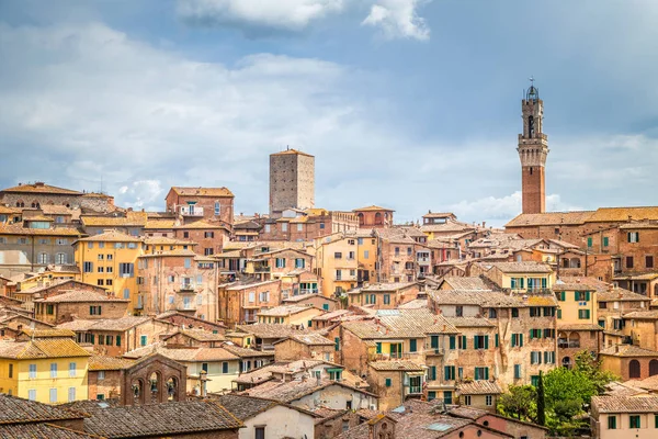 Siena ciudad, vista panorámica de la antigua ciudad en la región de Toscana — Foto de Stock