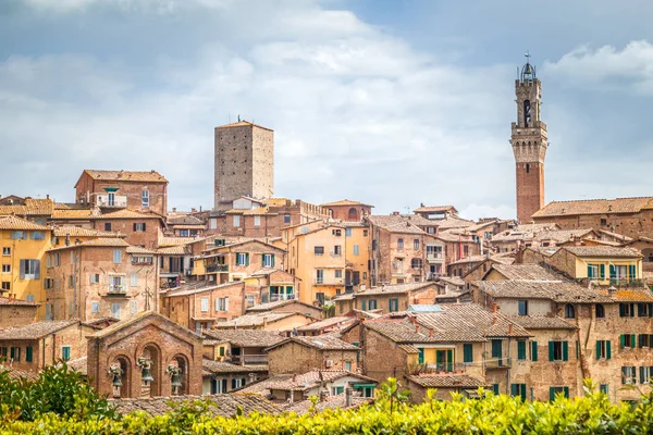 Siena ciudad, vista de la antigua ciudad en la región de Toscana de Italia , — Foto de Stock