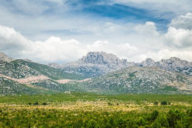 Tulove Grede (Tule kirişler), kayalık kireçtaşı masifi.