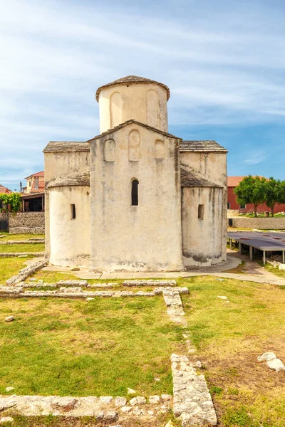 Iglesia de la Santa Cruz en la ciudad de Nin . —  Fotos de Stock