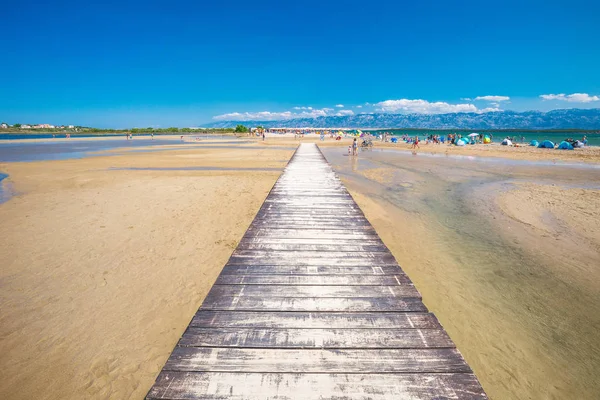 Praia da Rainha com barro medicinal peloide na cidade de Nin . — Fotografia de Stock